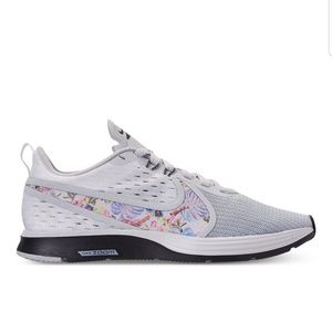 Womens Nike zoom strike 2 size 10